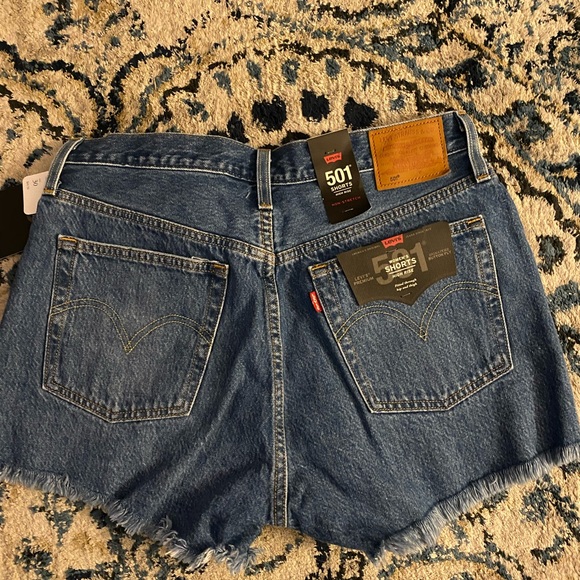 Levi’s 501 Button Up High Waisted Shorts - Picture 4 of 5
